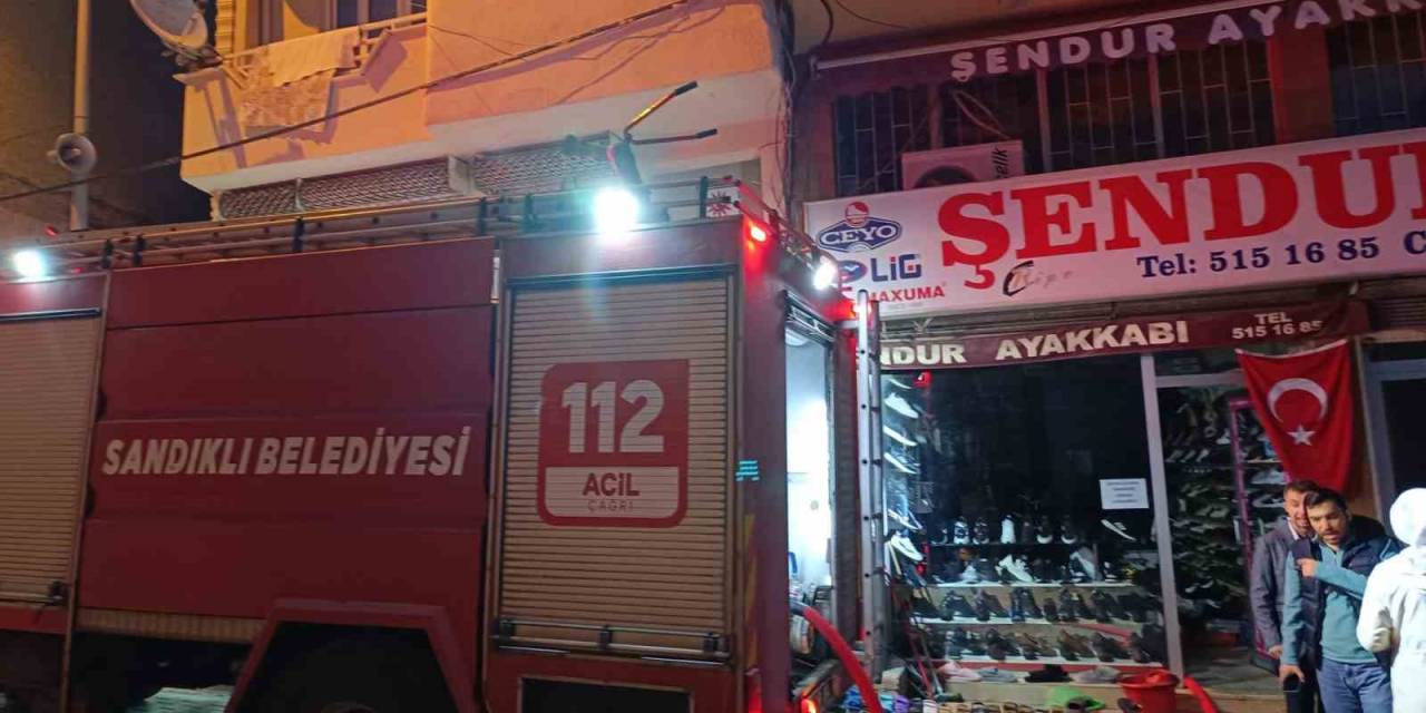 Ayakkabı Dükkanında Çıkan Yangında Büyük Çapta Zarar Meydana Geldi
