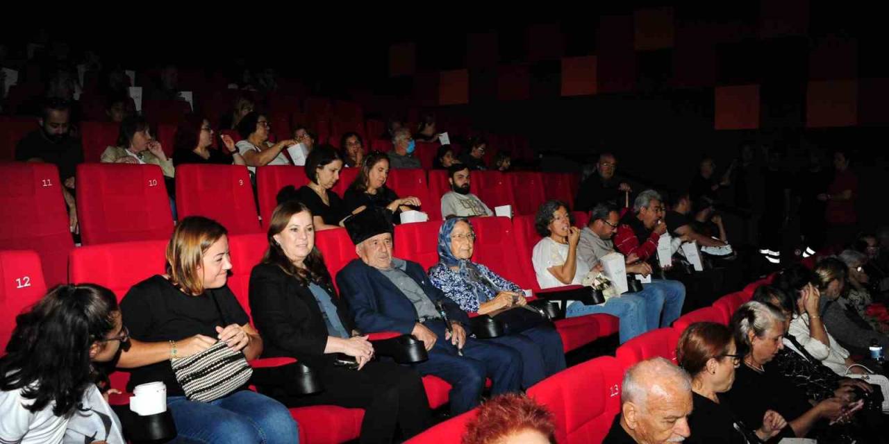 Balçovalı Gaziler Atatürk Filmini İzledi