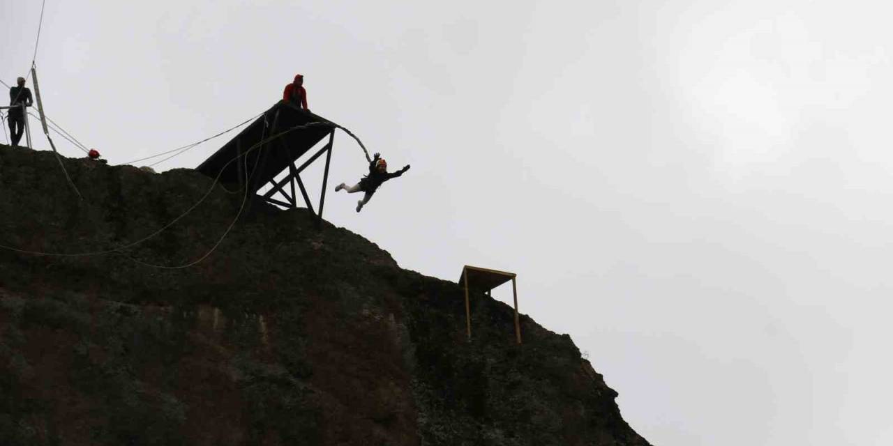 Ankara’da 70 Metreden Halatla Atlama Çılgınlığı