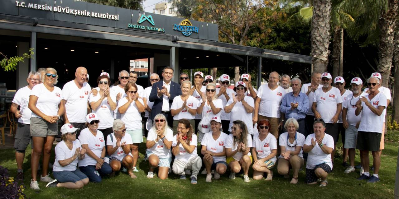 Denizcilerden Başkan Seçer’e Plaket