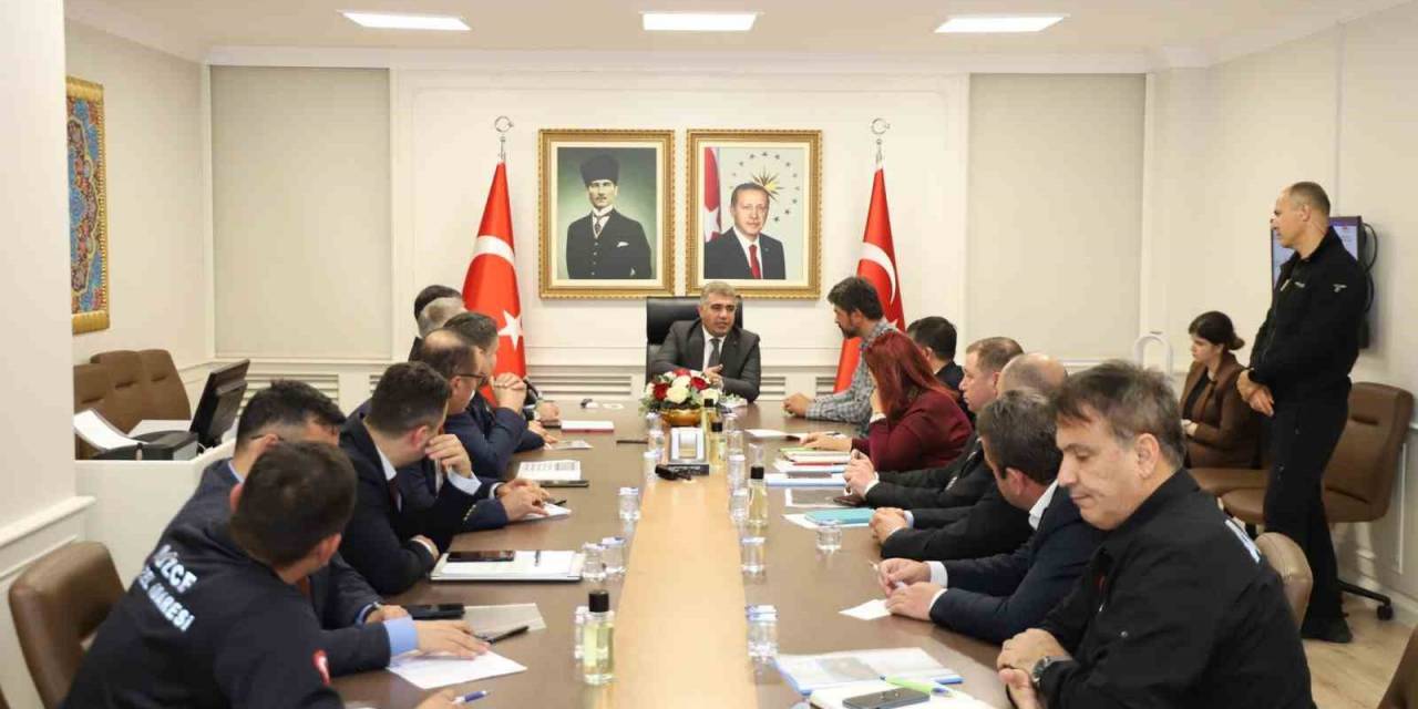 Vali Aslan Halk Gününde Vatandaşları Dinledi