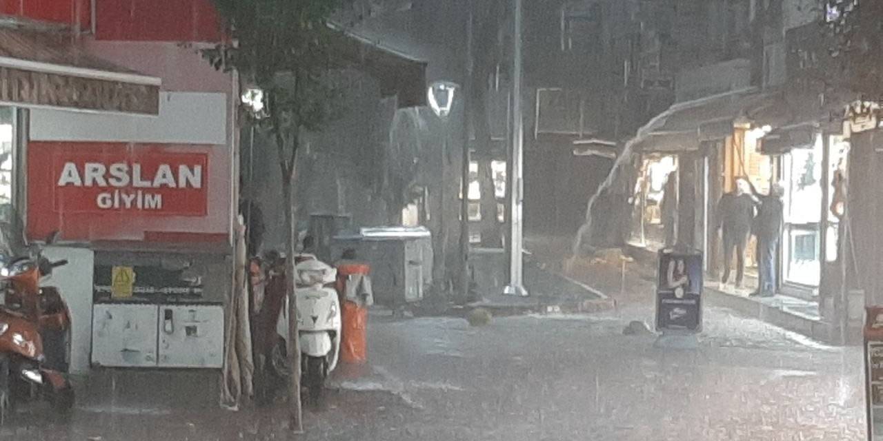 Edremit’te Yağış Sebebiyle Gün Adeta Geceye Döndü.