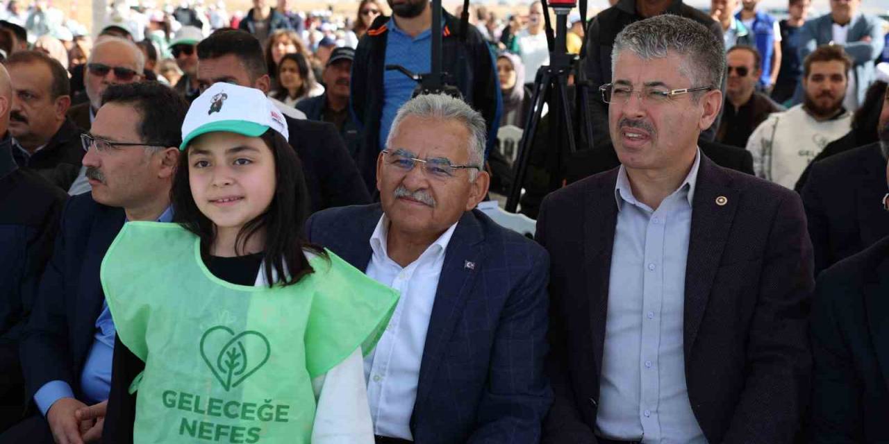 Kayseri Protokolü Gençlerle Fidan Dikti