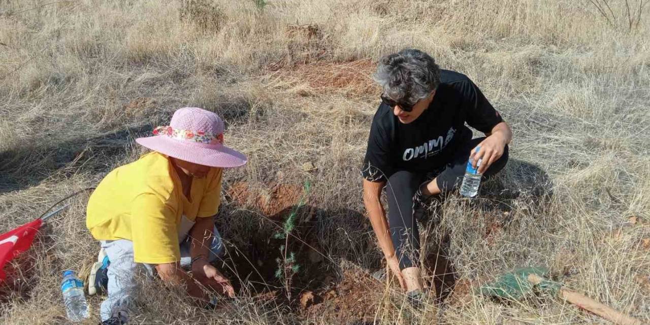 Fidan Dikiminde Depremzede Çocukların Yüzünü Güldüren Sulu Oyun