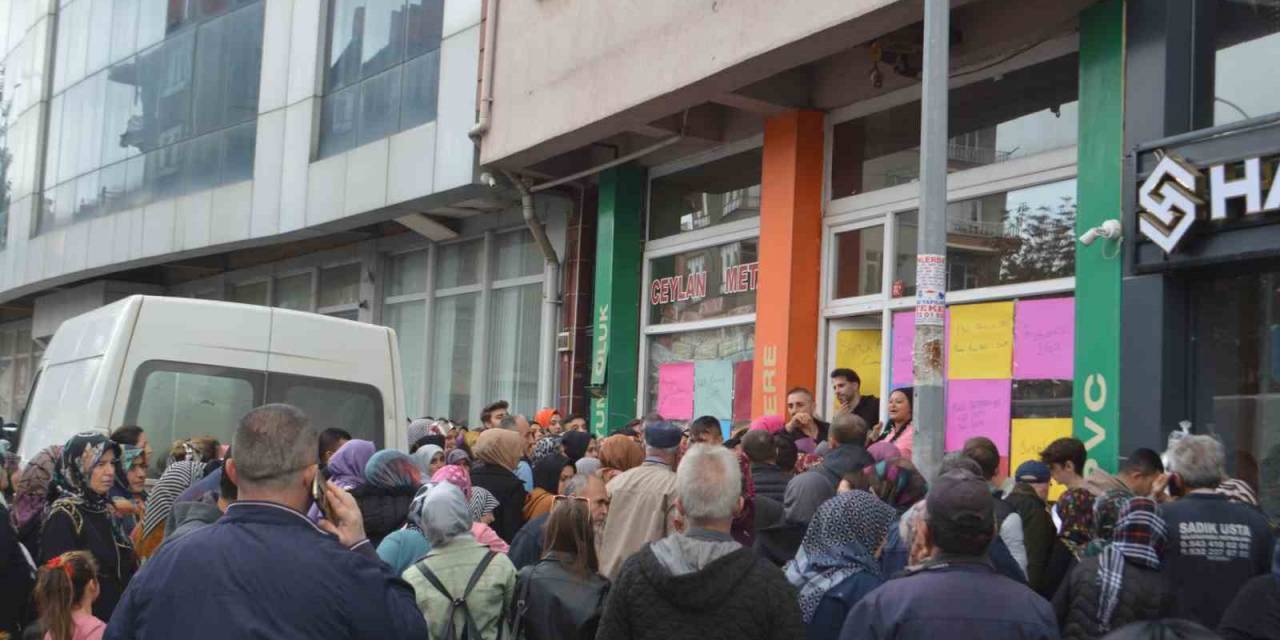 Tavşanlı’da Tekstil Mağazası Açılışında İzdiham