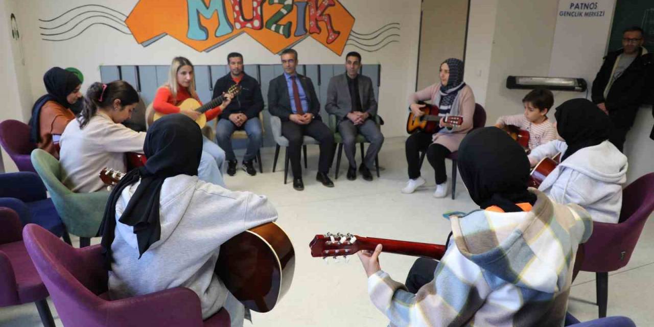 Ağrı Gençlik Ve Spor İl Müdürü Fedai Din, Patnos’ta İncelemelerde Bulundu