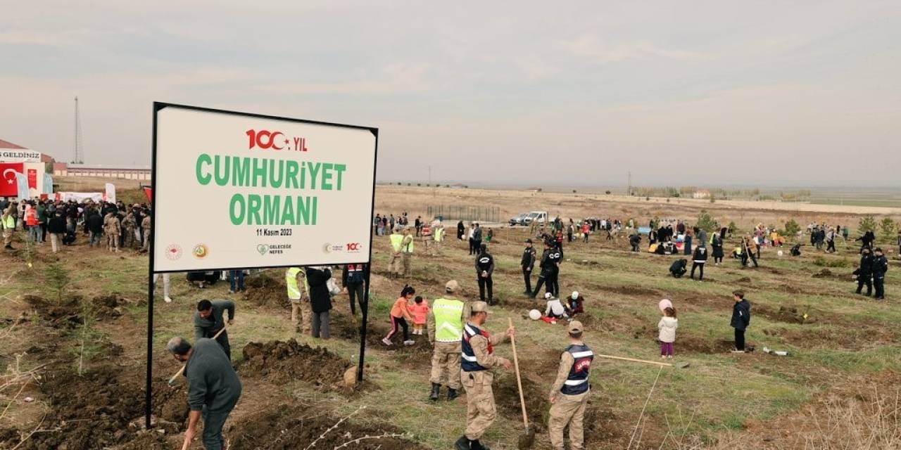 Vali Çakır: “Cumhuriyetimizin 100. Yılına Nefes Olmak İçin Fidan Diktik”