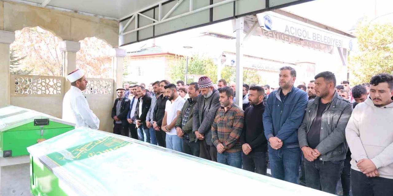 Patlamada Hayatını Kaybeden İki Kardeş Birlikte Defnedildi