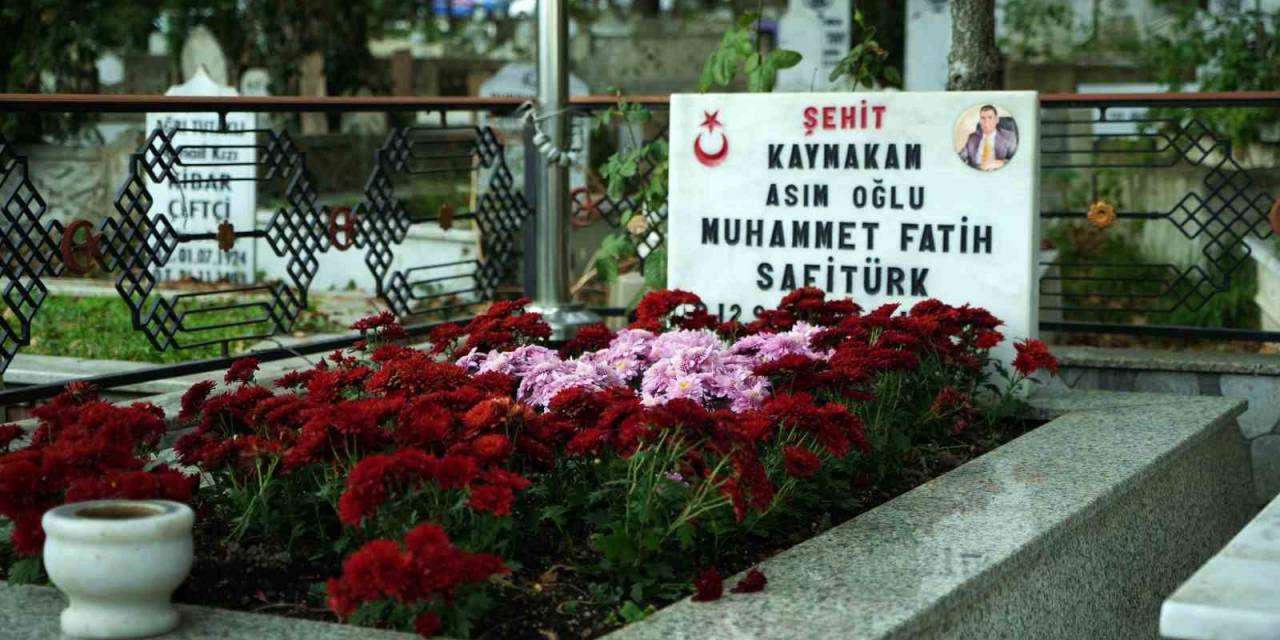 Görevi Başında Şehit Edilen Kaymakam Safitürk, Vefatının 7’nci Yılında Kabri Başında Anıldı