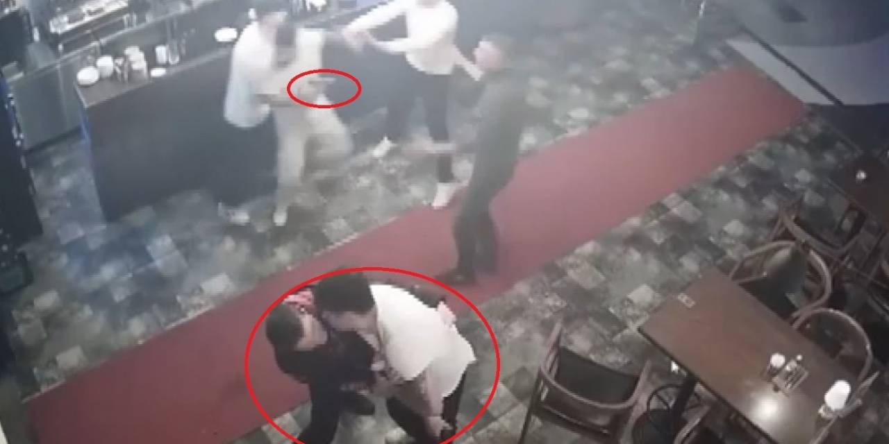 Eli Silahlı 2 Kişi, Ünlü Şarkıcının Sahne Aldığı Mekana Saldırısı Kamerada