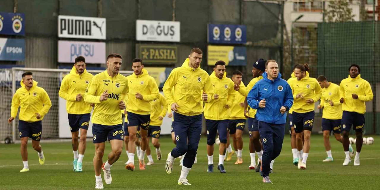 Fenerbahçe’nin Kamp Kadrosu Belli Oldu
