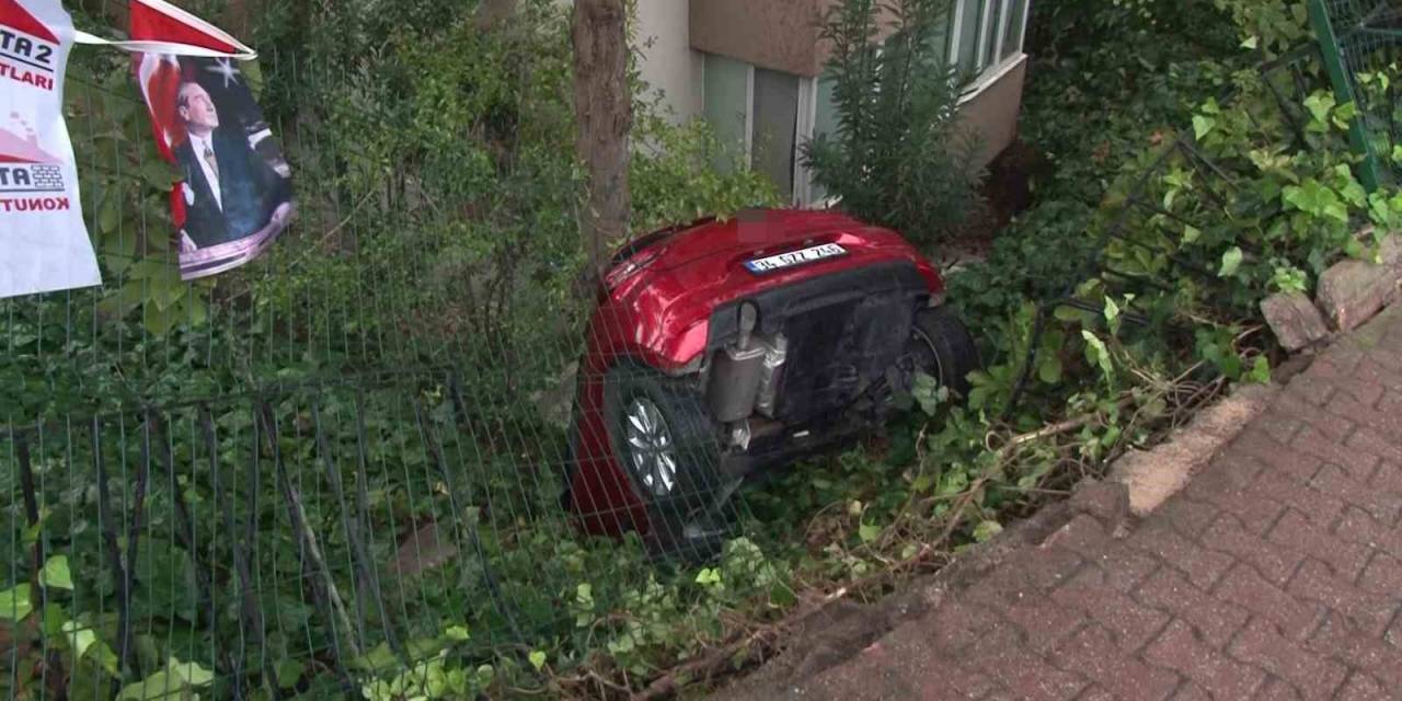 Üsküdar’da Yoldan Çıkan Otomobil Bina Boşluğuna Düştü