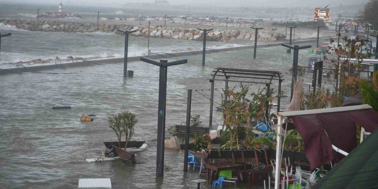 Deniz Taştı, Kordon Sular Altında Kaldı