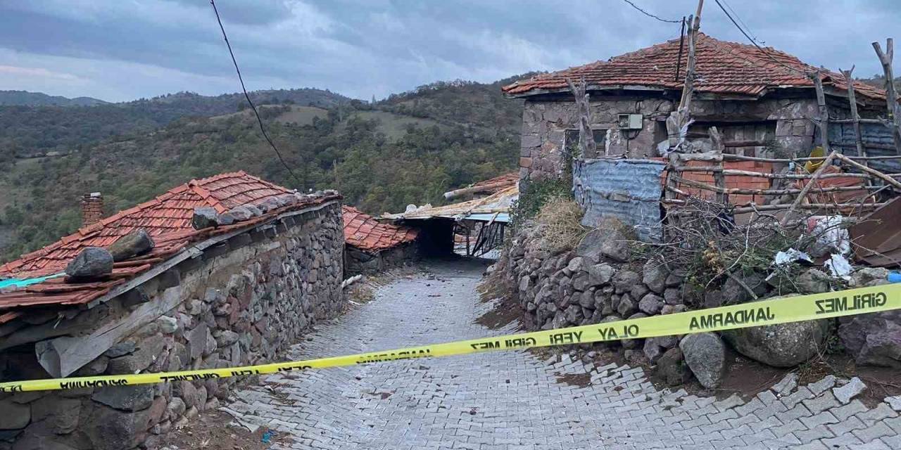Uçan Çatının Altında Kalan Şahıs Hayatını Kaybetti