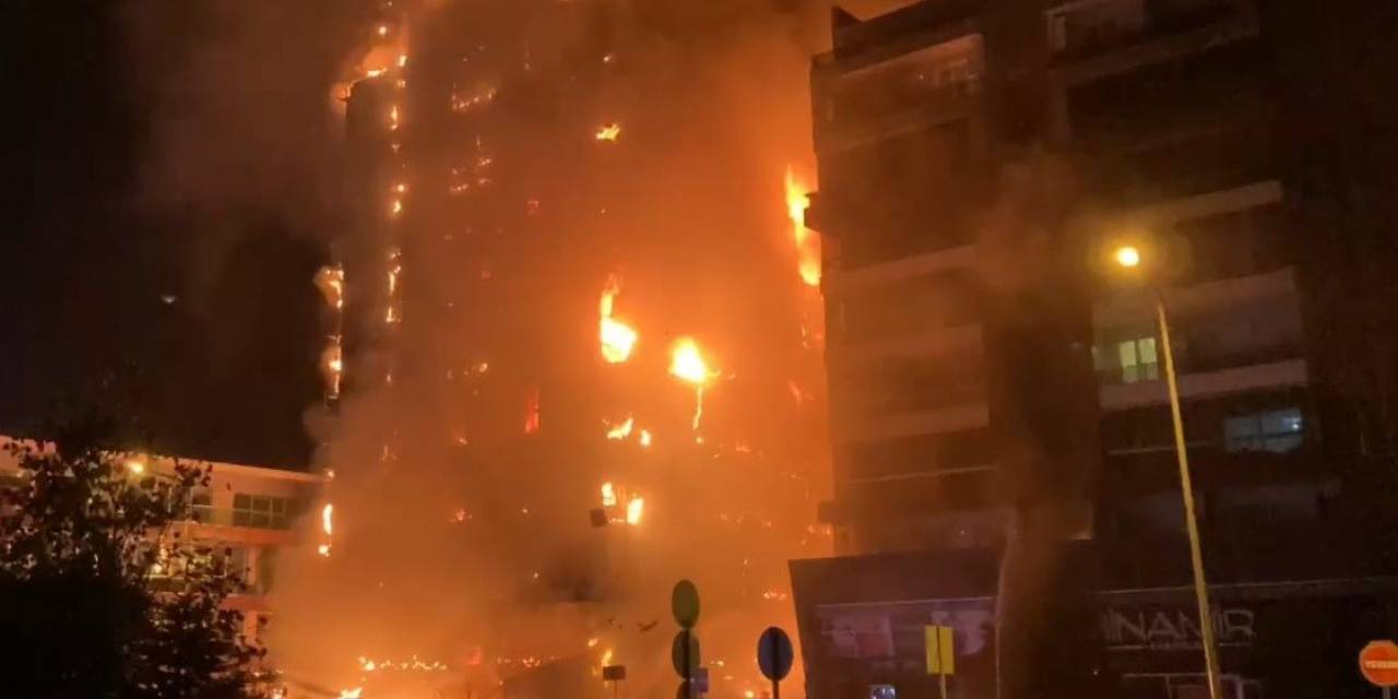 Bursa’da 10 Katlı İş Merkezi Alev Alev Yandı