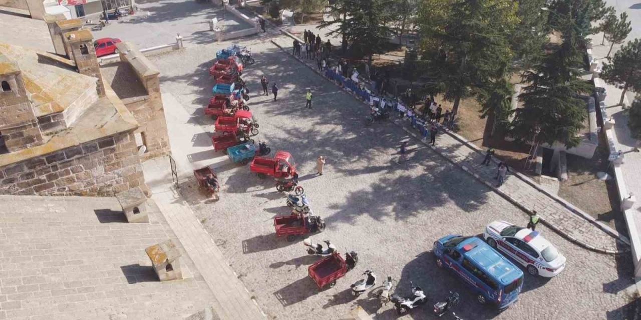 Jandarma Trafik Timleri Öğrenci Ve Sürücülere Trafik Eğitimi Verdi