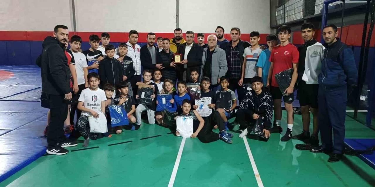 İşadamlarından Genç Güreşçilere Destek