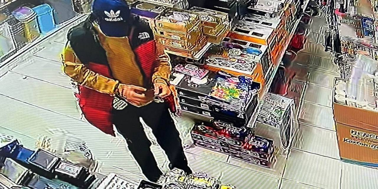 Arnavutköy’de Telefoncuya Giren Hırsız Kombinine Uygun Saat Ve Kordon Çaldı