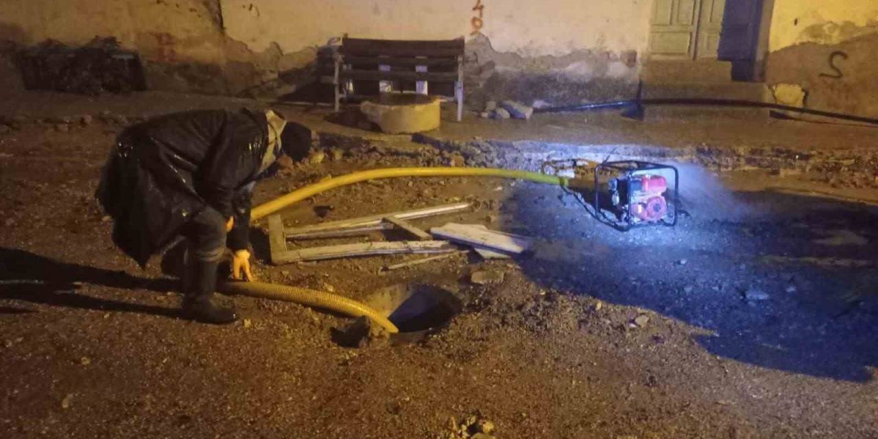 Manisa Büyükşehir Ve Maski, Sağanak Yağış Boyunca Sahadaydı