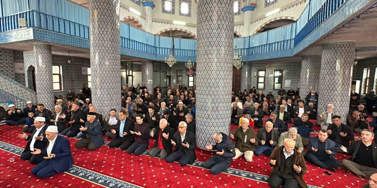 Depremde Hayatını Kaybedenler Anıldı