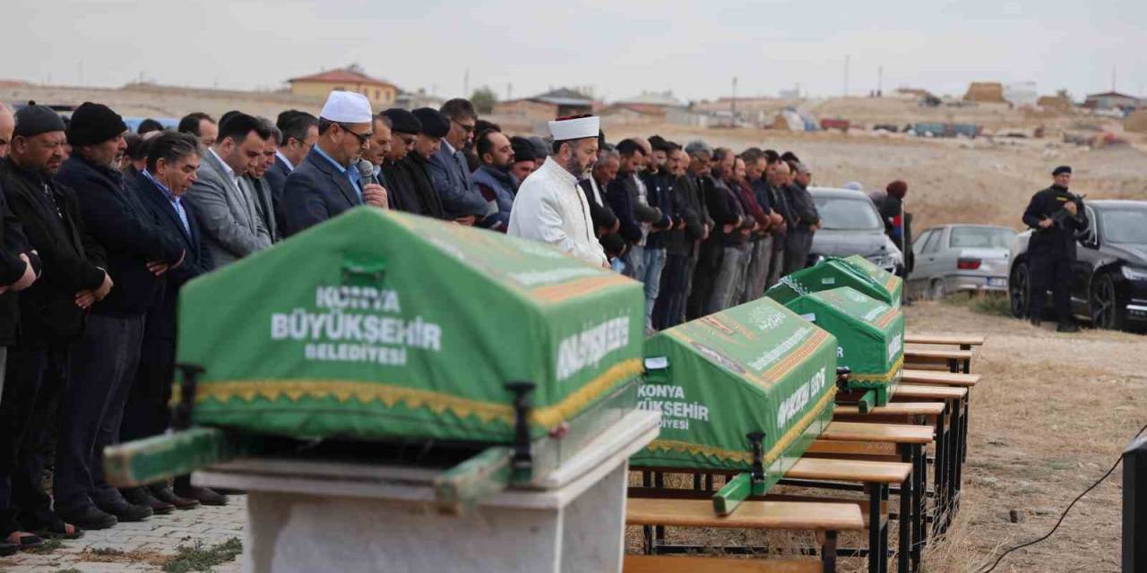 Konya’daki Feci Kazada Hayatını Kaybeden Aynı Aileden 5 Kişi Toprağa Verildi