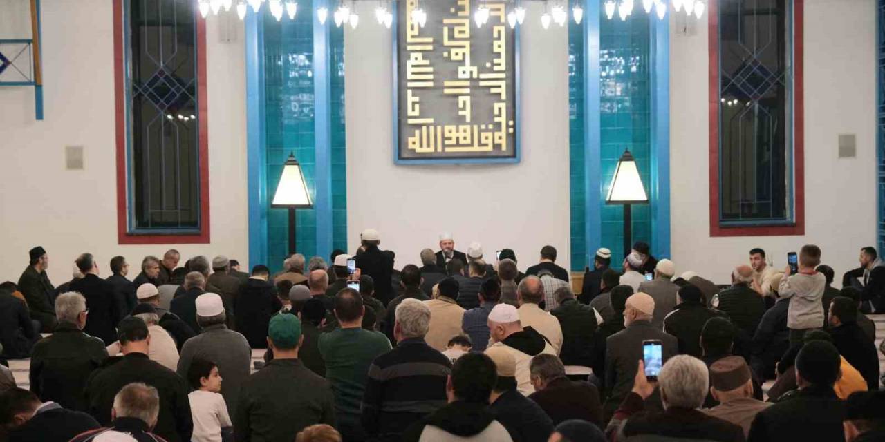 Filistin’de Hayatını Kaybedenler İçin Dua Gecesi Düzenlendi