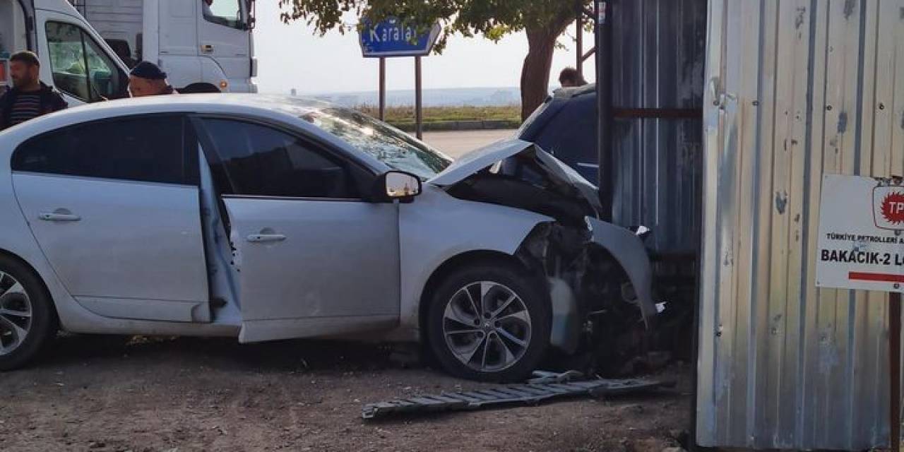 Mardin’de İki Otomobil Kafa Kafaya Çarpıştı: 3 Yaralı