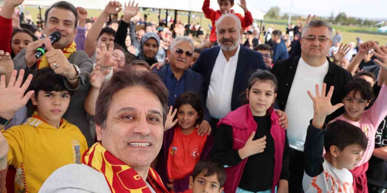 Gençler Millet Bahçesi’nde Buluştu