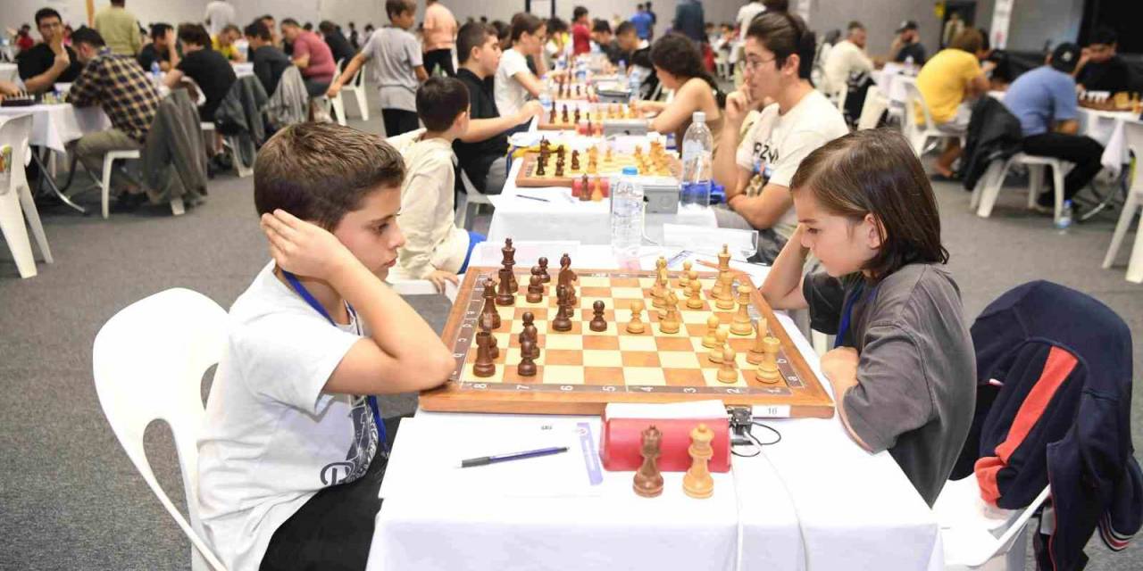 Satrancın Kalbi Konyaaltı’nda Atıyor