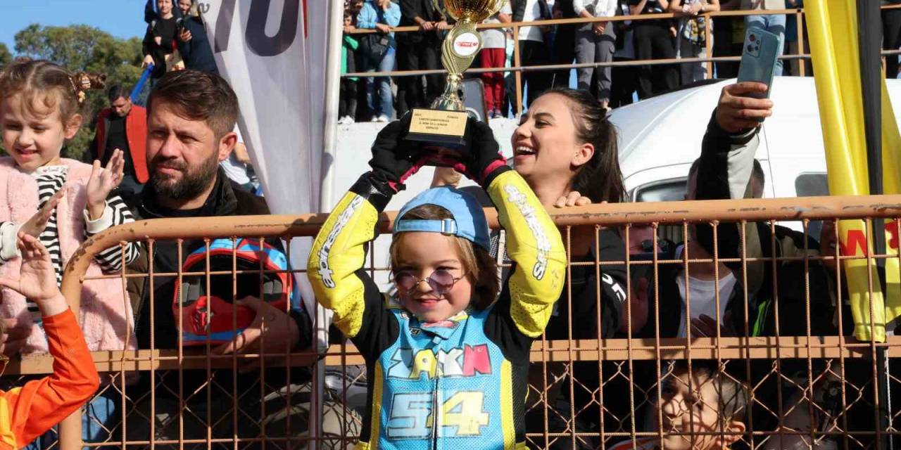 Süpermoto Yarışlarında Birincilik Zayn’ın