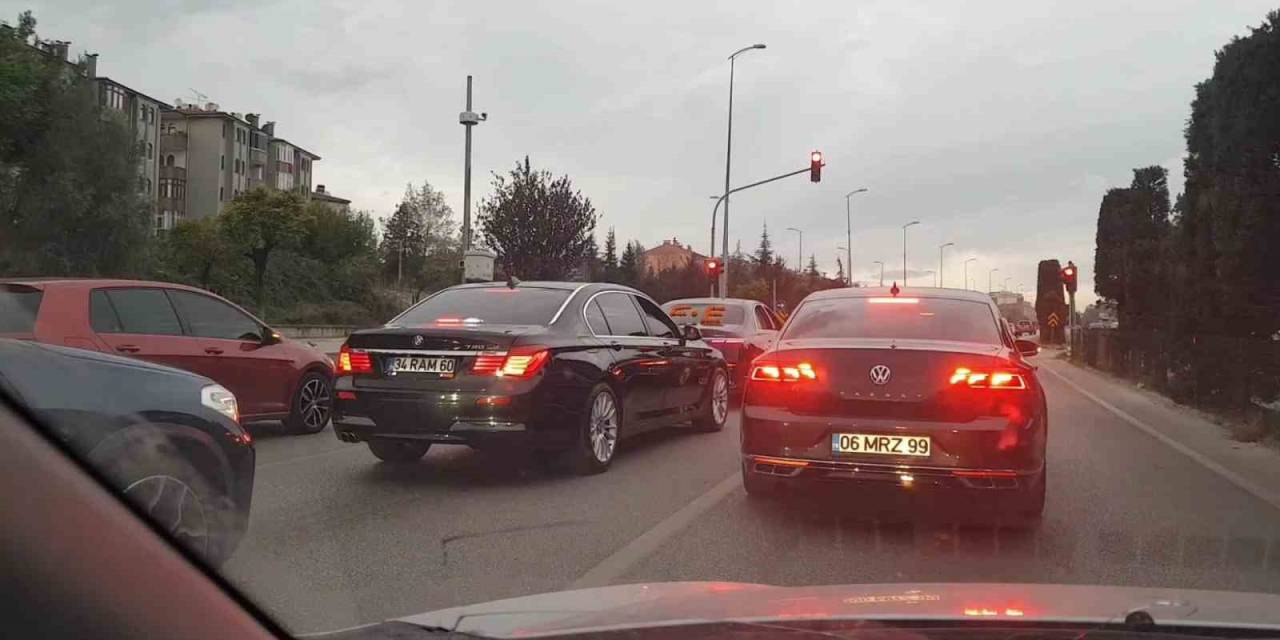 Trafiği Tehlikeye Düşüren Düğün Konvoyu Magandaları Kamerada