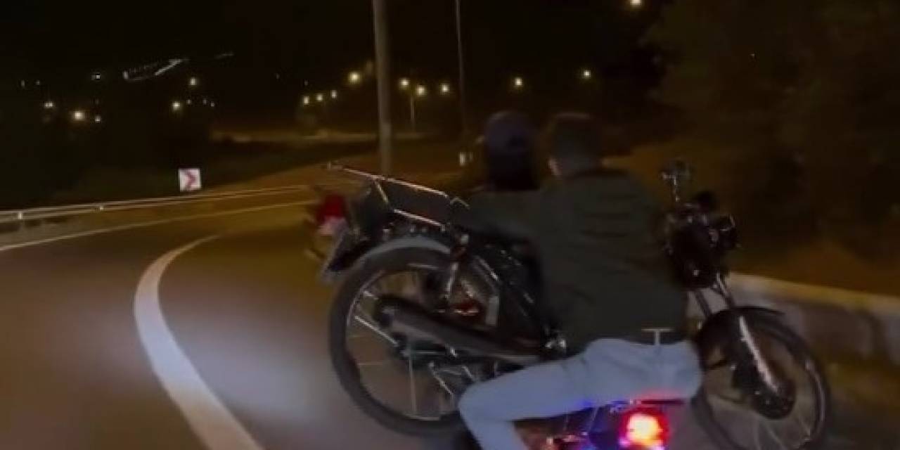Motosiklet Üzerinde Motosiklet Taşıdılar