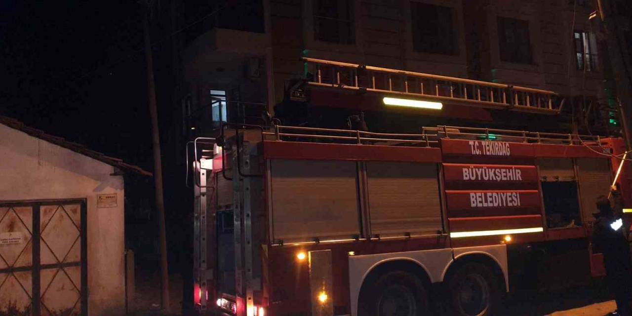Ağaca Takılan Dronun İmdadına İtfaiye Yetişti