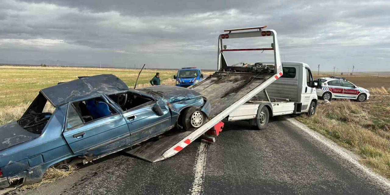 Tarlaya Giren Otomobilde 3’ Ü Çocuk 6 Kişi Yaralandı