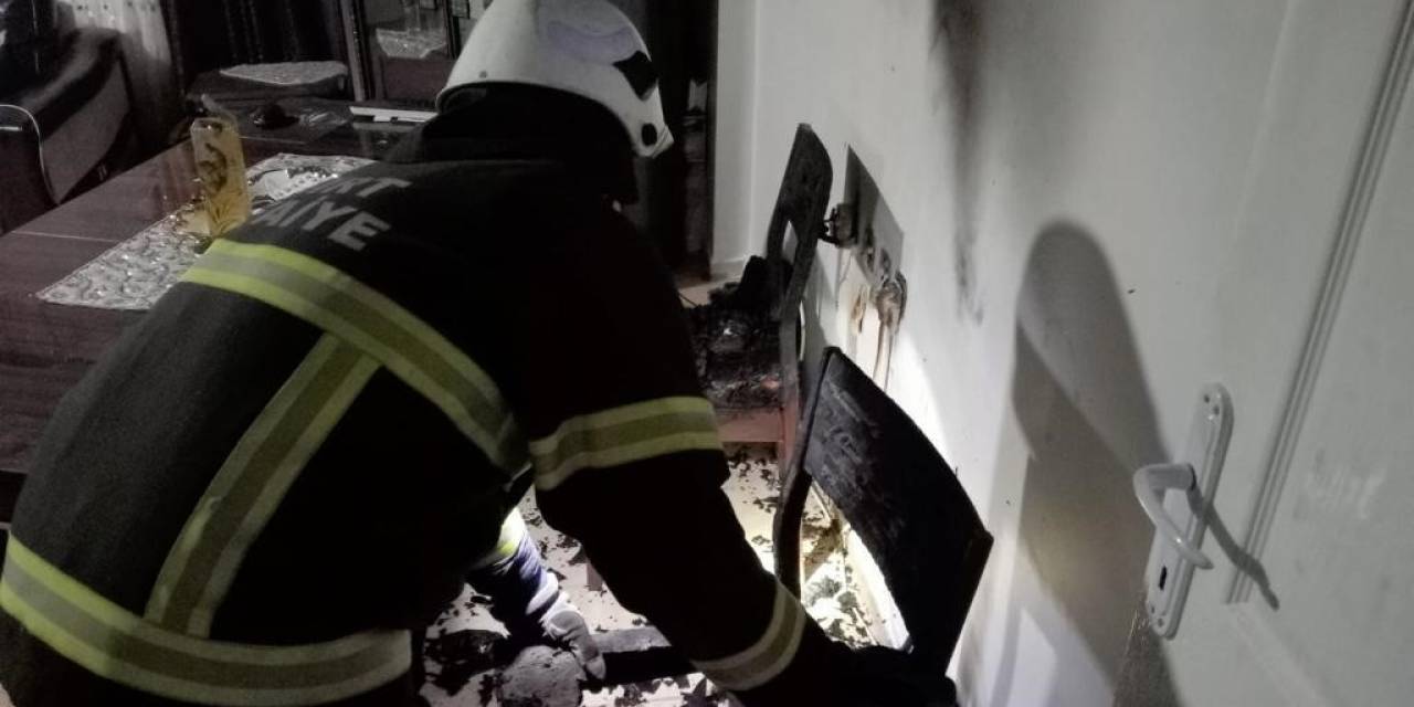 Siirt’te Bir Evde Çıkan Yangında Dumandan Etkilenen 4 Kişi Hastaneye Kaldırıldı