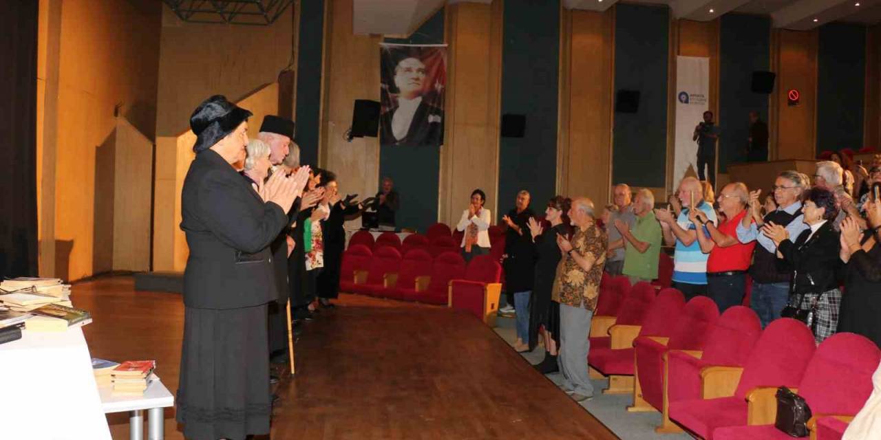 Aktif Yaşlılar’dan Tiyatro Gösterisi