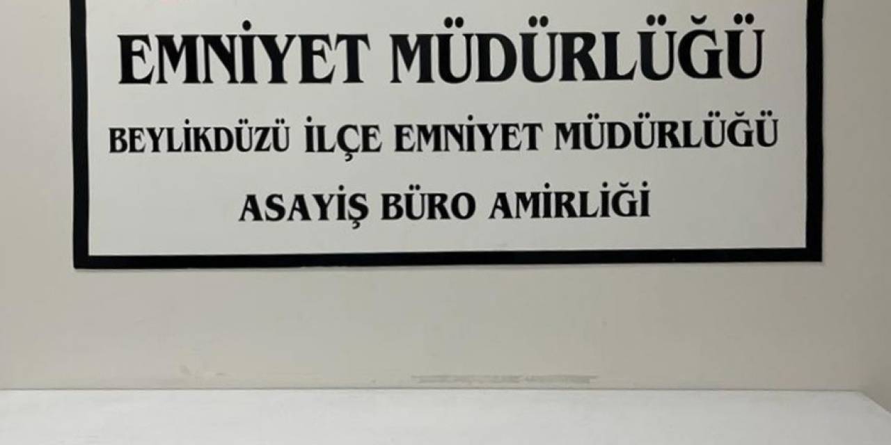 Beylikdüzü’nde Bir Grup Gencin Havaya Ateş Açtığı Anlar Kamerada