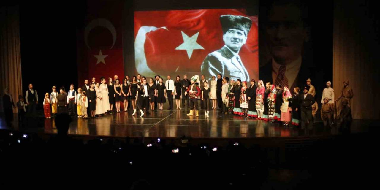 "İz" Gösterisi Atatürk’ün Hatıralarını Yaşatıyor