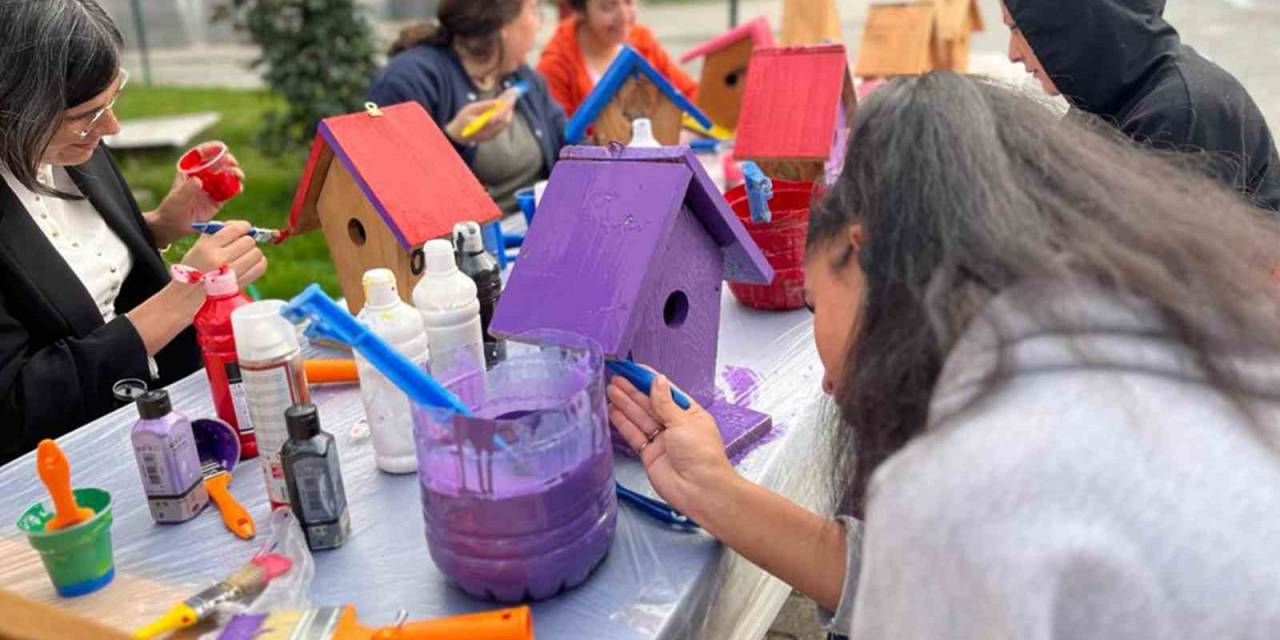 Karaman’da Öğrenciler Rengarenk Kuş Evleri Yaptı