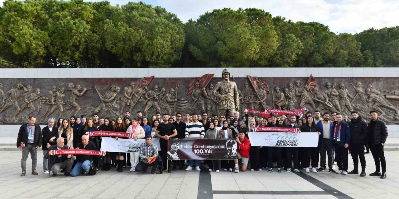 Cumhuriyet’in 100. Yılında Mahalle Afet Gönüllüsü Olan Gençlere Çanakkale Gezisi Düzenledi
