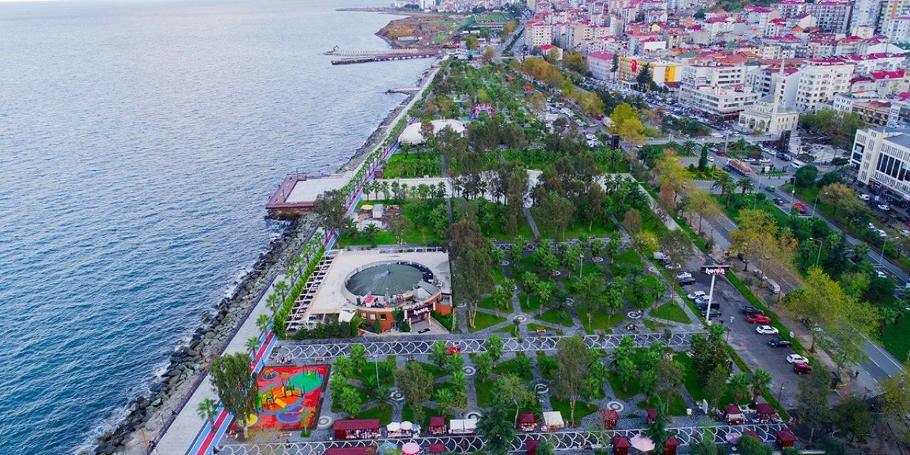 Akçaabat Sahil Parkı Yenilenen Yüzüyle Beğeni Topluyor