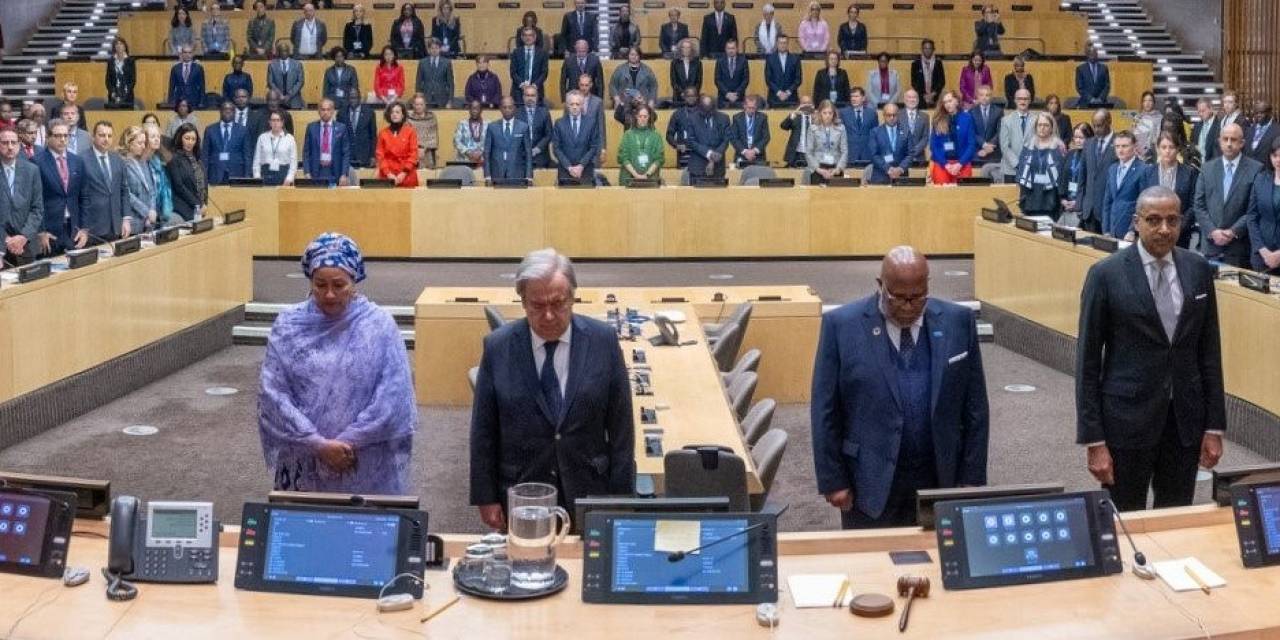 Gazze Şeridi’nde Ölen Bm Çalışanları İçin Bm Bayrağı Yarıya İndirildi