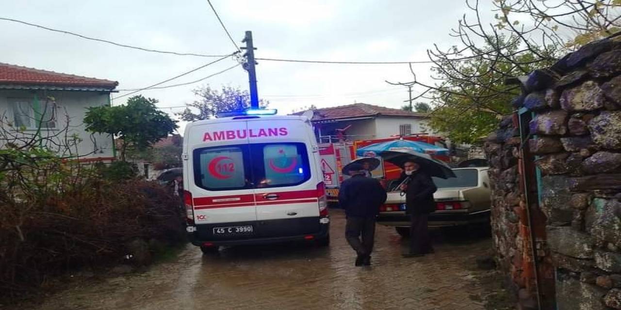 Manisa’da Evin Çöken Duvarının Altında Kalan 91 Yaşındaki Kadın Yaralandı