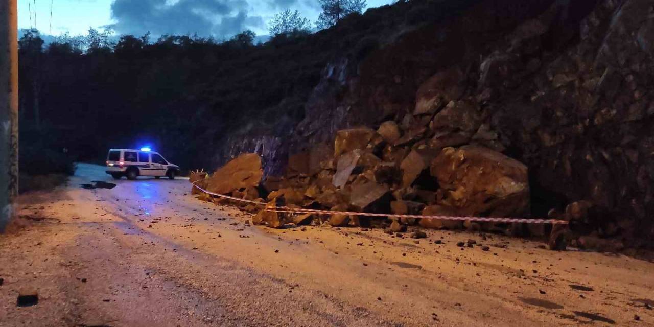 Fethiye’de Şiddetli Yağış Toprak Kaymasına Neden Oldu