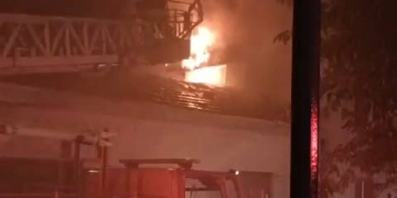 Milas’ta Yıldırım Düşmesi Sonucu Bir Evde Yangın Çıktı