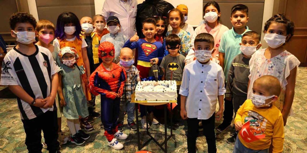 Lösemili Çocuklar İçin Profesör ’batman’ Oldu
