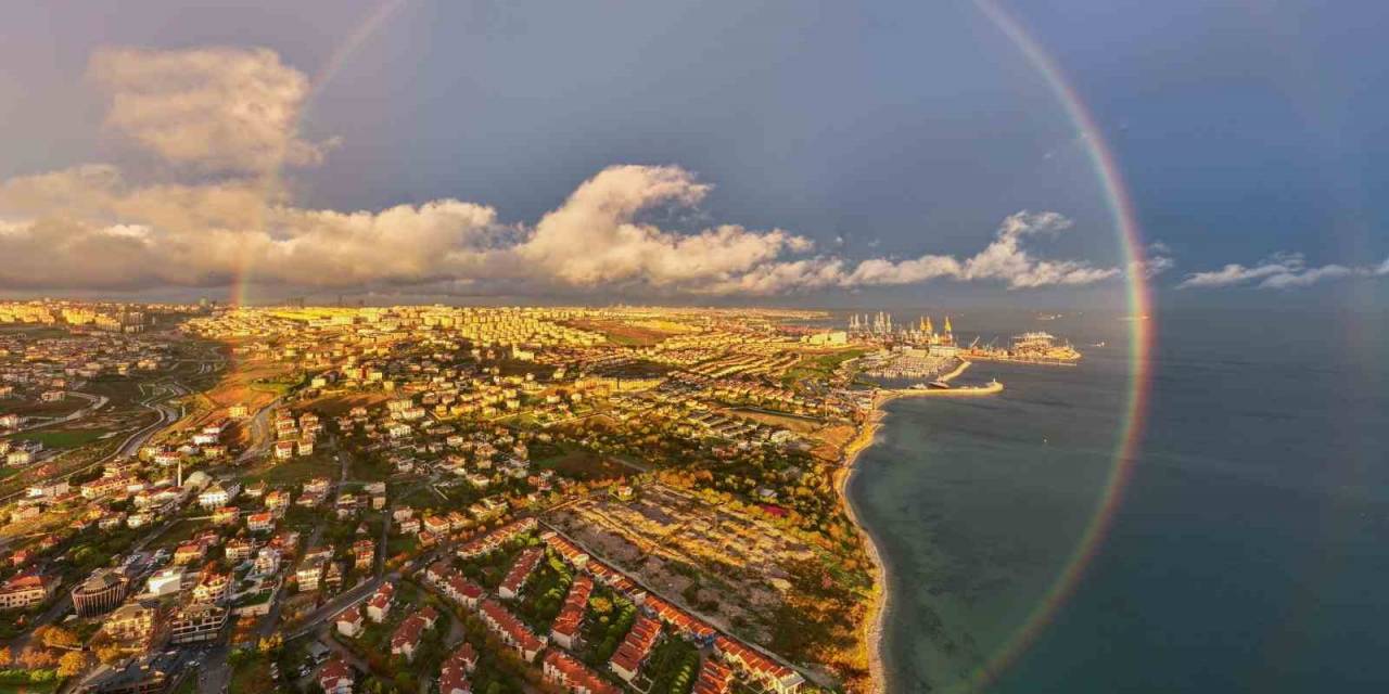 İstanbul’da Günbatımında Ortaya Çıkan Gökkuşağı Mest Etti