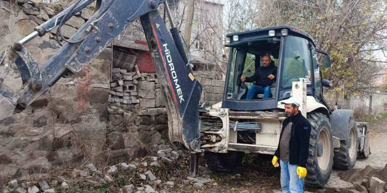 Bulanık Belediyesi 95 Bin Metrekare Kilitli Parke Taşı Döşedi