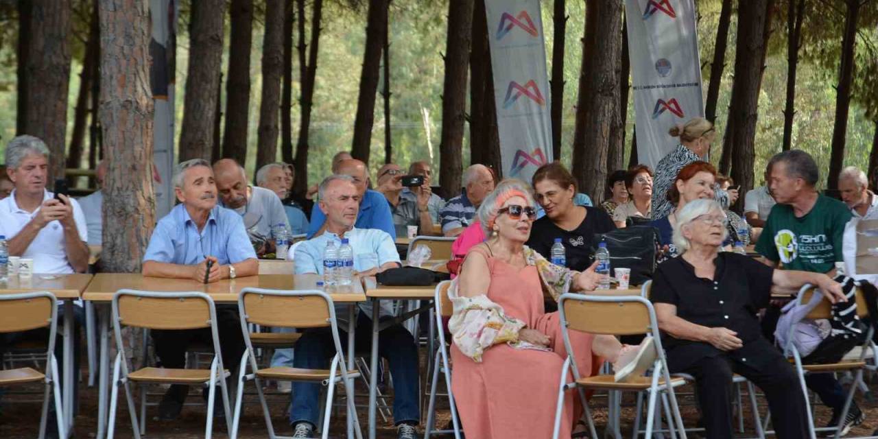 Emekliler, Cumhuriyet Coşkusunu Tarsus Gençlik Kampında Da Yaşadı