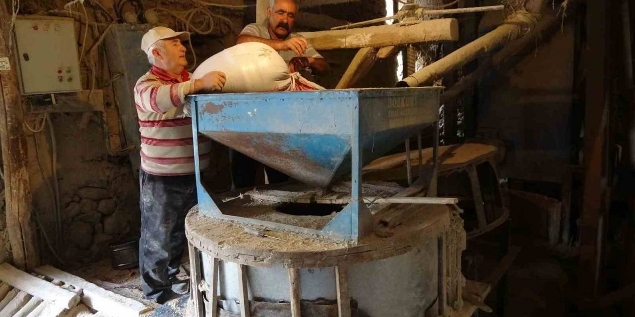 Baba Mirası Değirmende Geleneksel Yöntemle Un Öğütüyor
